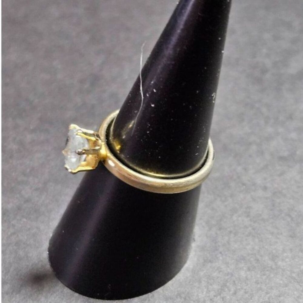 Gold tone gemstone ring Size 5.75 - Picture 8 of 11
